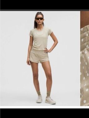 Lululemon Hotty Hot High-Rise Lined Short 2.5" Simple Polka White Sheer Oak